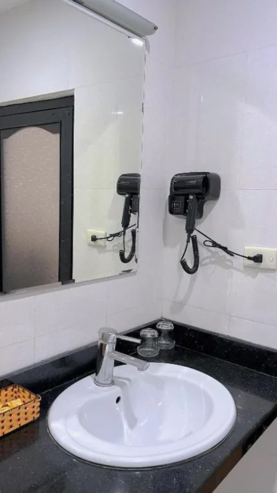 Queensize Kamer met Balkon — Joye Hotel